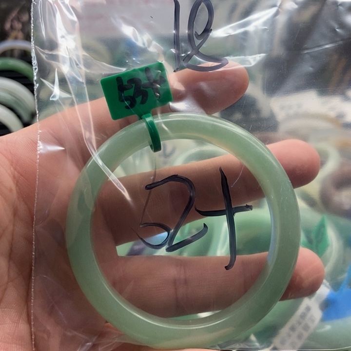 东陵石手镯未镶嵌