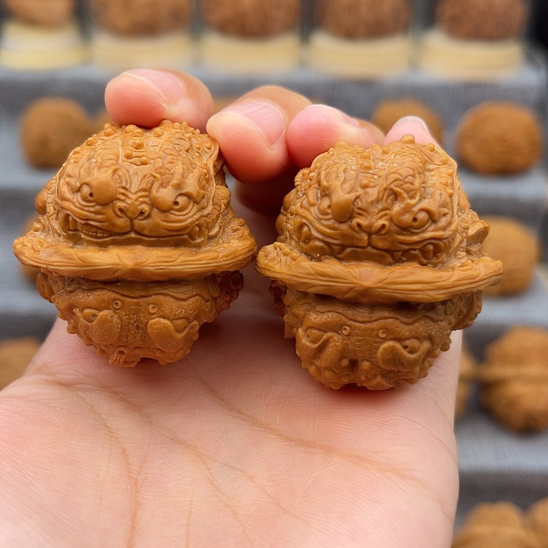 核桃把件龙蟾金蟾