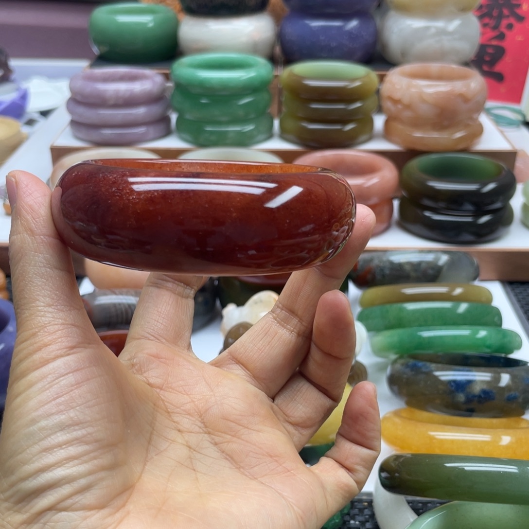 冰***度石英岩玉未镶嵌手镯