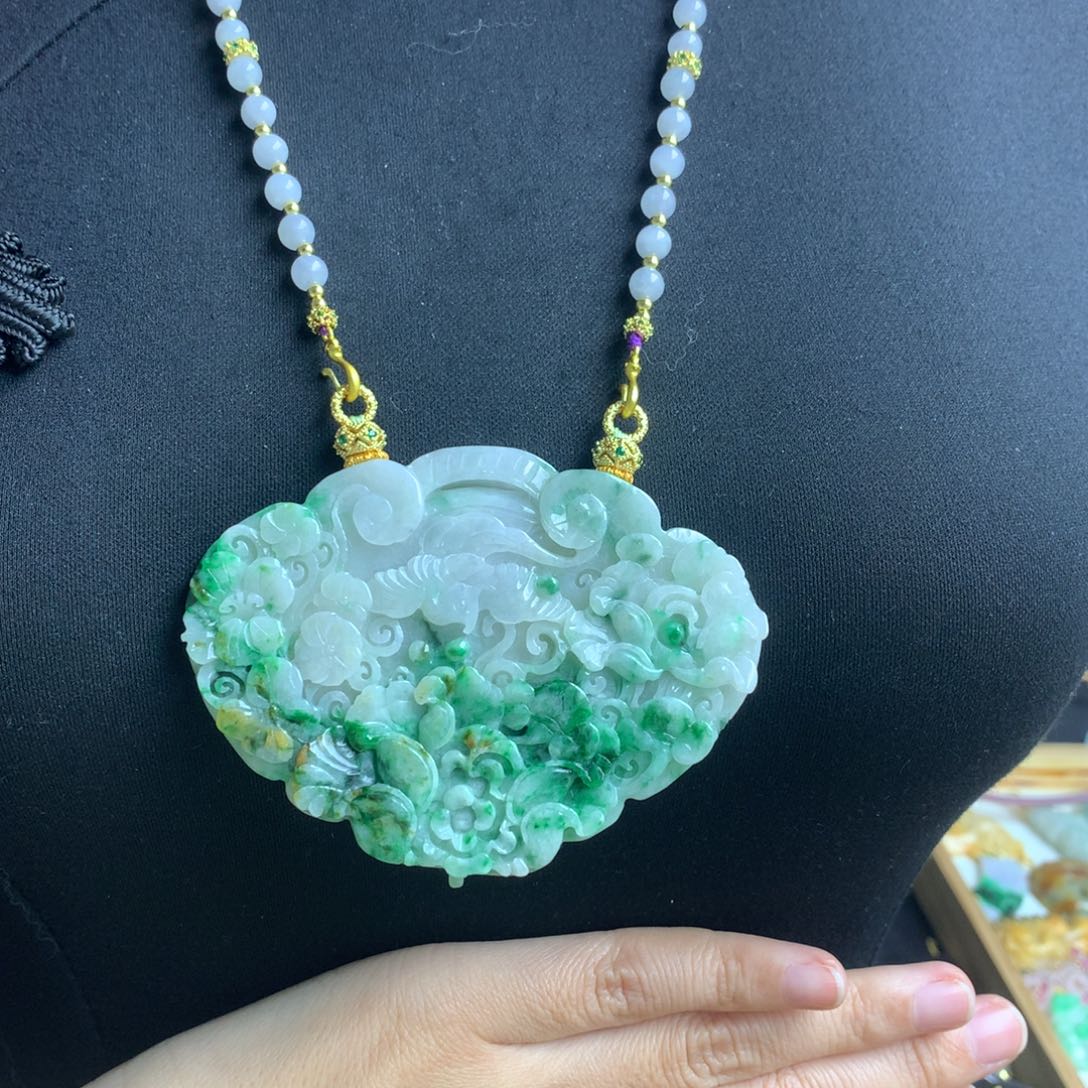 翡翠颈饰未镶嵌翡翠