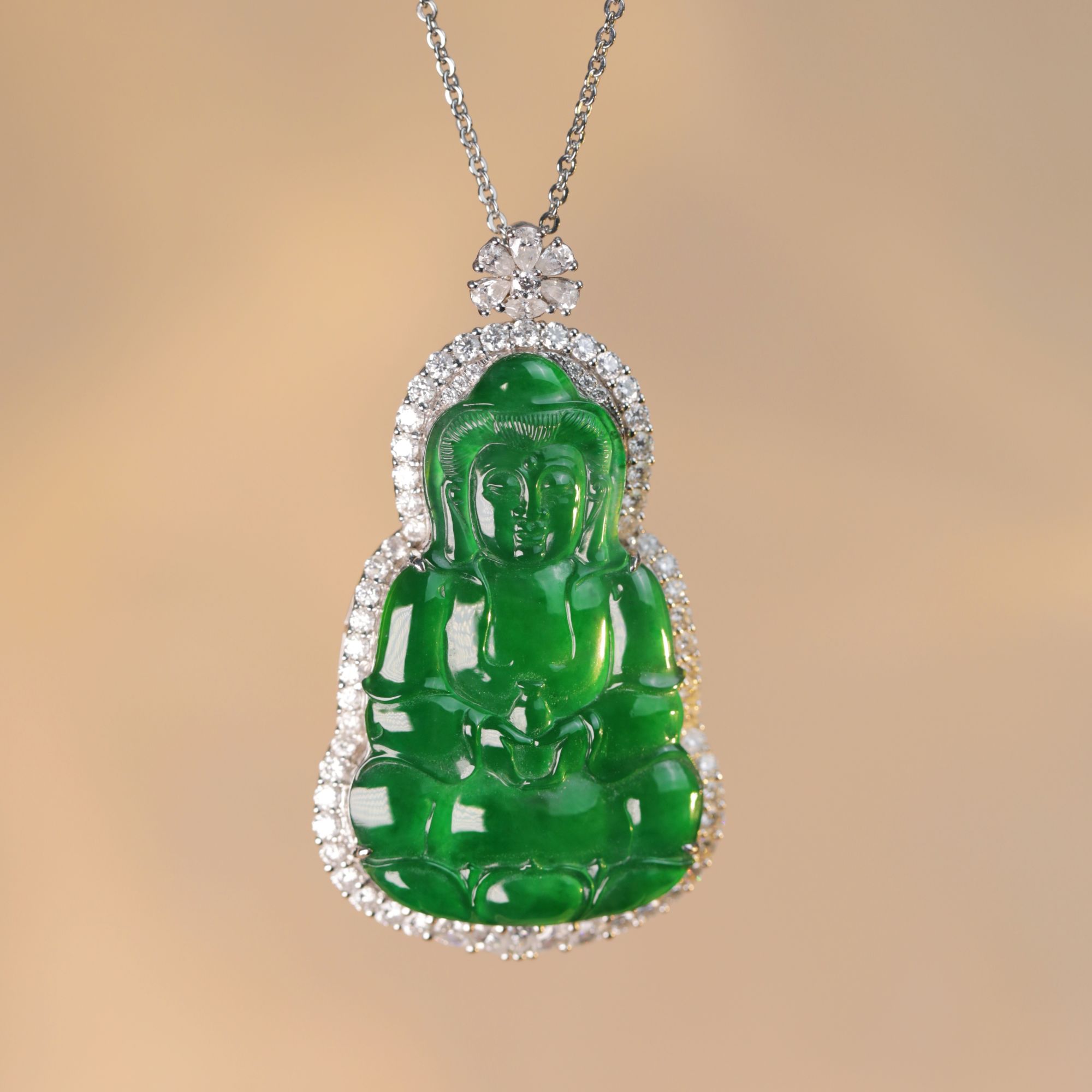 天然A货翡翠高冰种阳绿色观音吊坠18K真金镶钻镶嵌颈饰AXM3021023