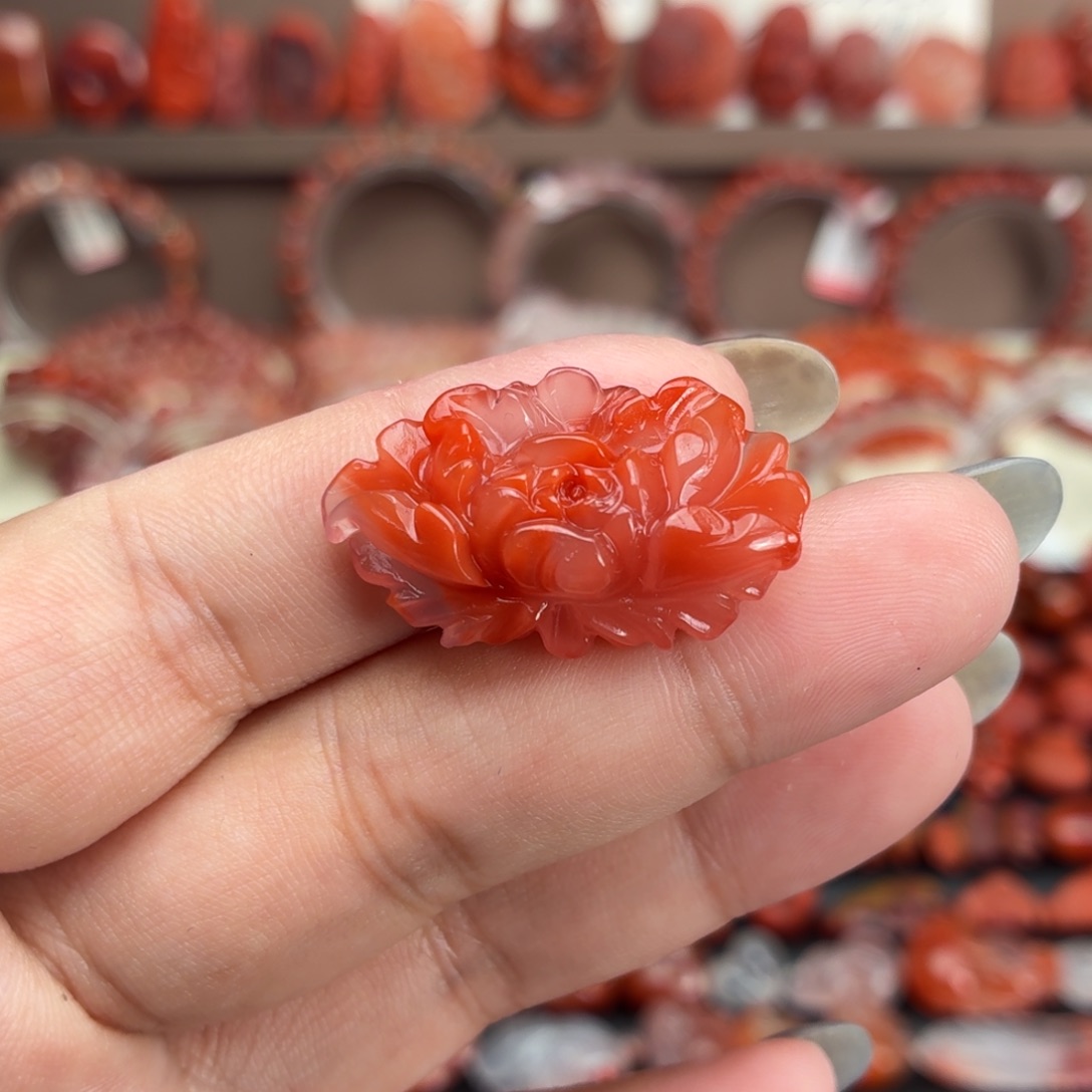 南红玛瑙未镶嵌颈饰牡丹花