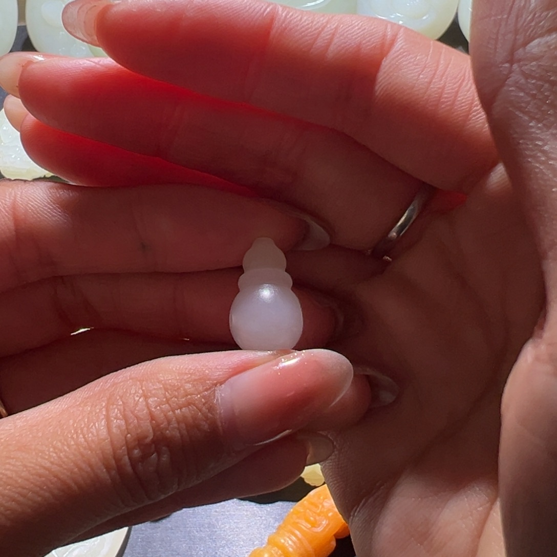 i***哥和田玉未镶嵌颈饰