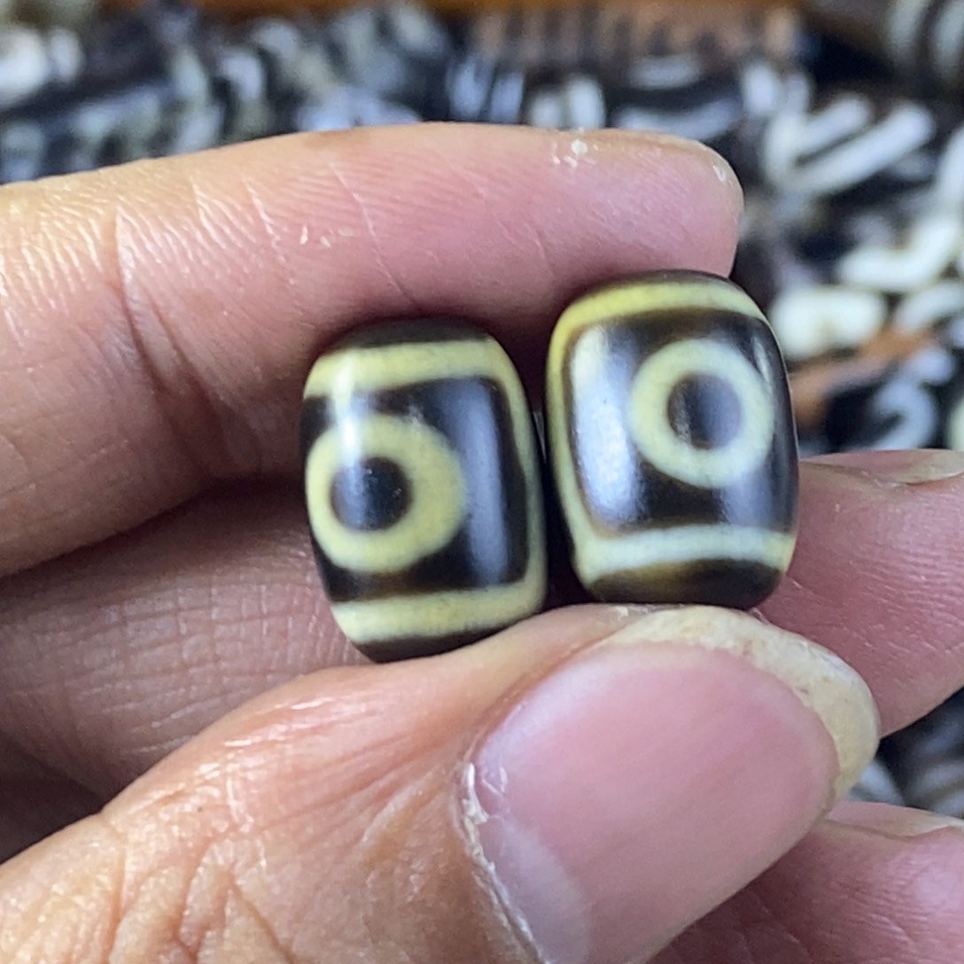 玛瑙/玉髓颈饰未镶嵌老料油润牙黄两眼