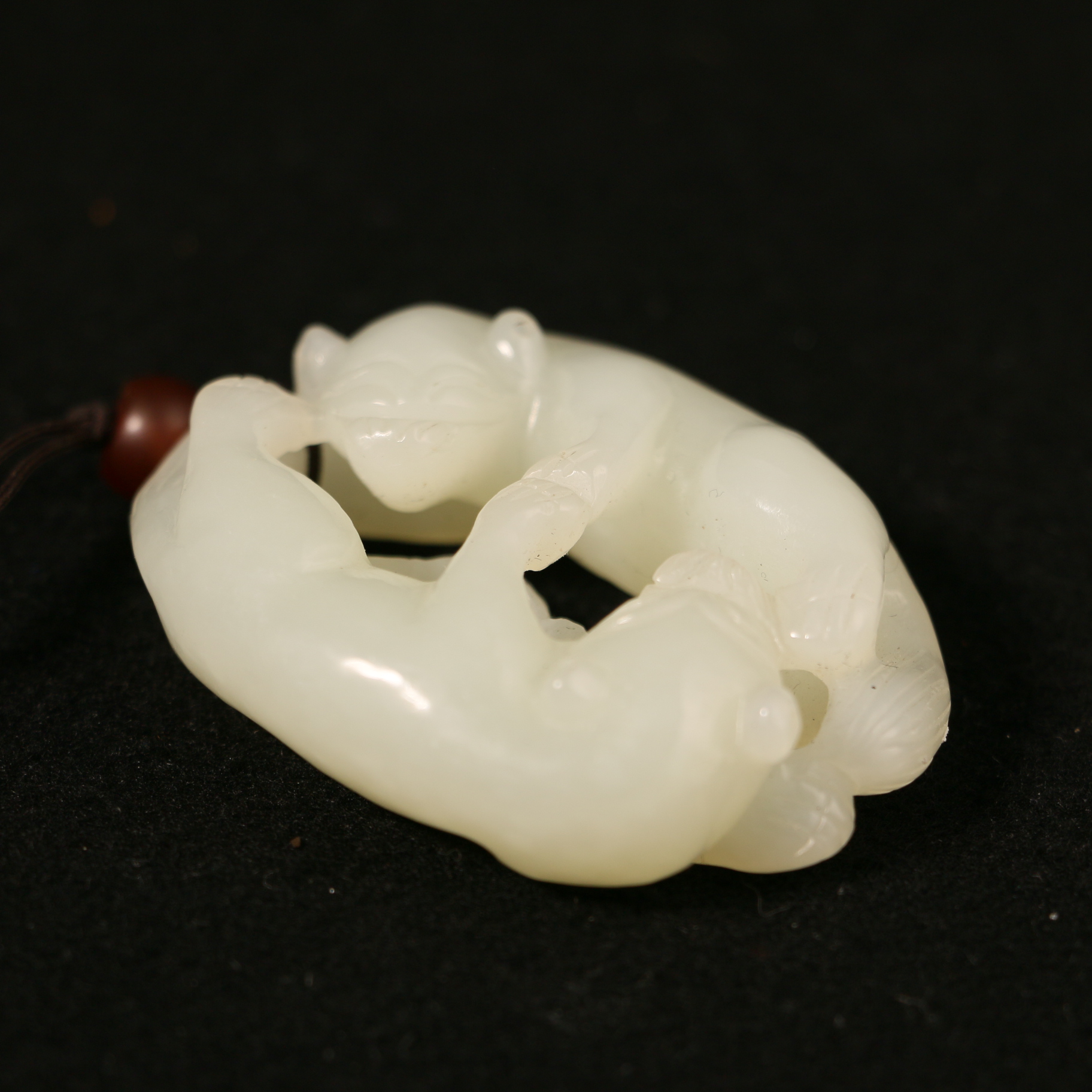 15K19  清和田玉双欢吊坠