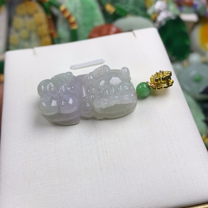 翡翠未镶嵌吊坠(赠链)