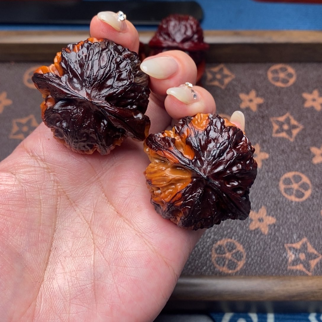 文玩核桃吊坠焦糖灯