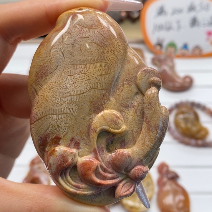 硅化玉颈饰未镶嵌莲花悟道