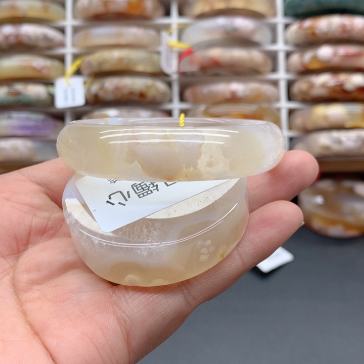 玛瑙/玉髓手镯未镶嵌53.5