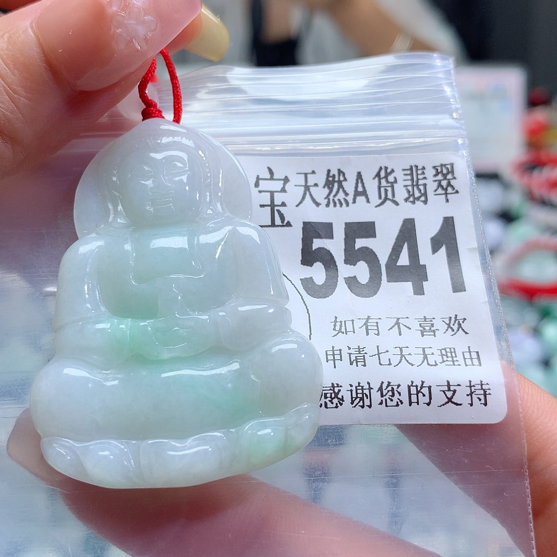 翡翠挂件未镶嵌，
