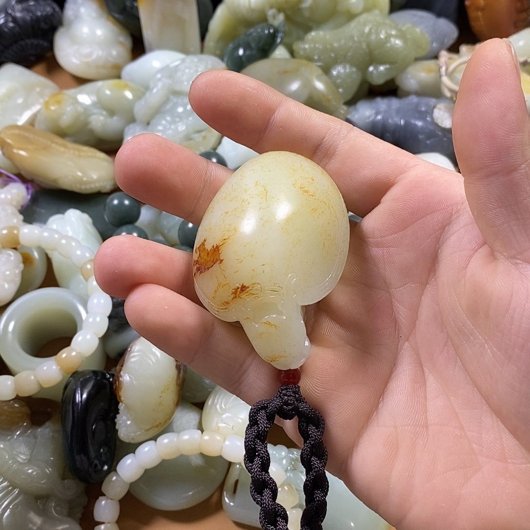 和田玉（糖玉）挂件未镶嵌风***丶