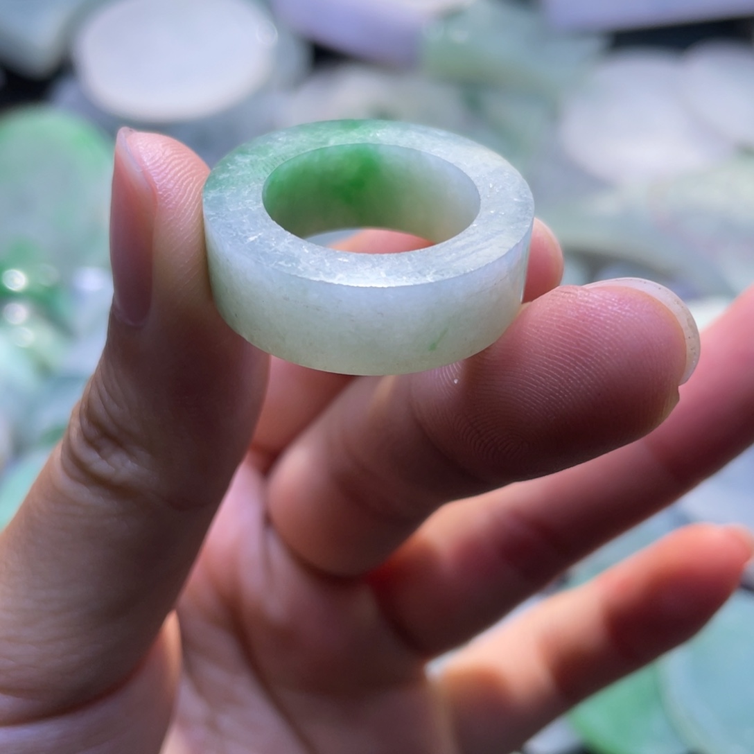 定制翡翠未镶嵌戒指