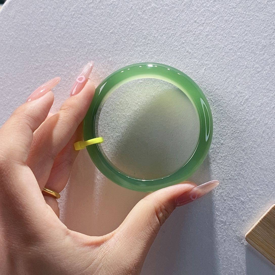 玛瑙/玉髓手镯未镶嵌54