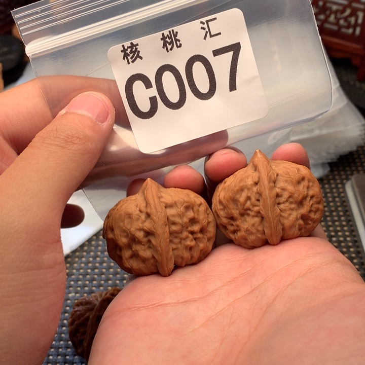 文玩核桃吊坠战马