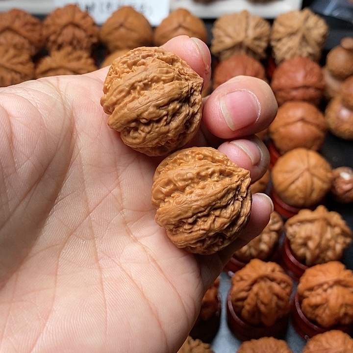 文玩核桃吊坠粗筋