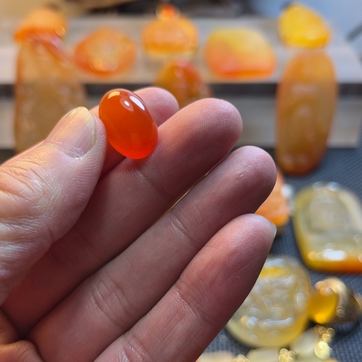 石英质玉颈饰未镶嵌魔**?