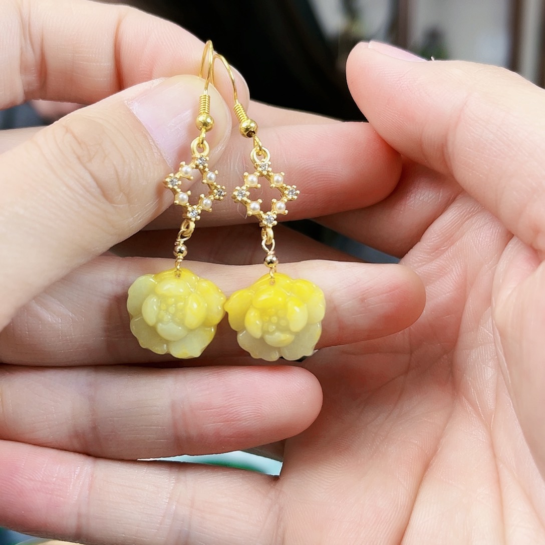 翡翠颈饰未镶嵌耳饰多样性