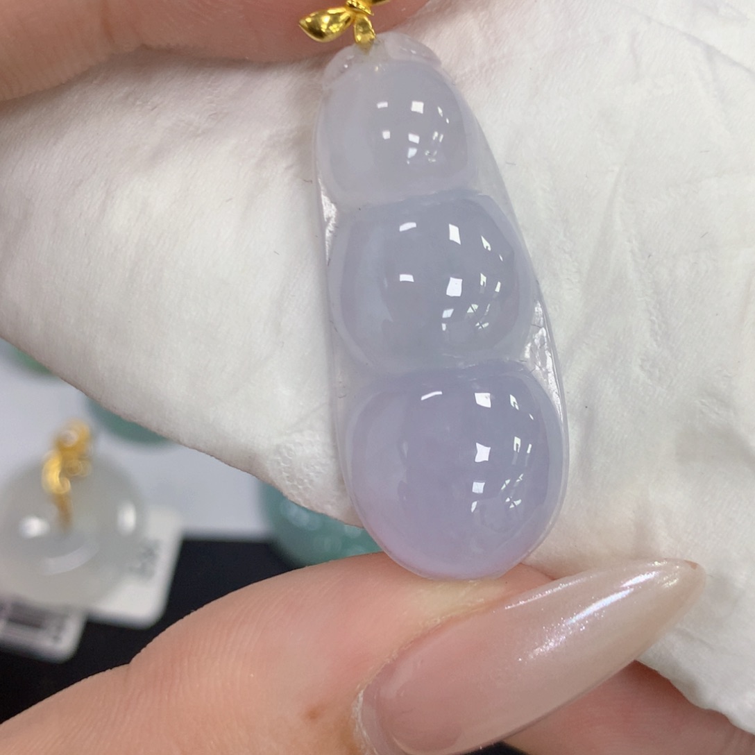 颈饰18K金镶嵌翡翠