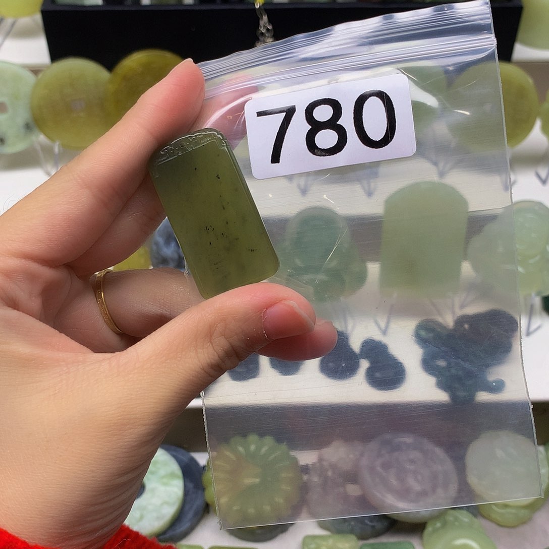 蛇纹石玉颈饰未镶嵌爱***己