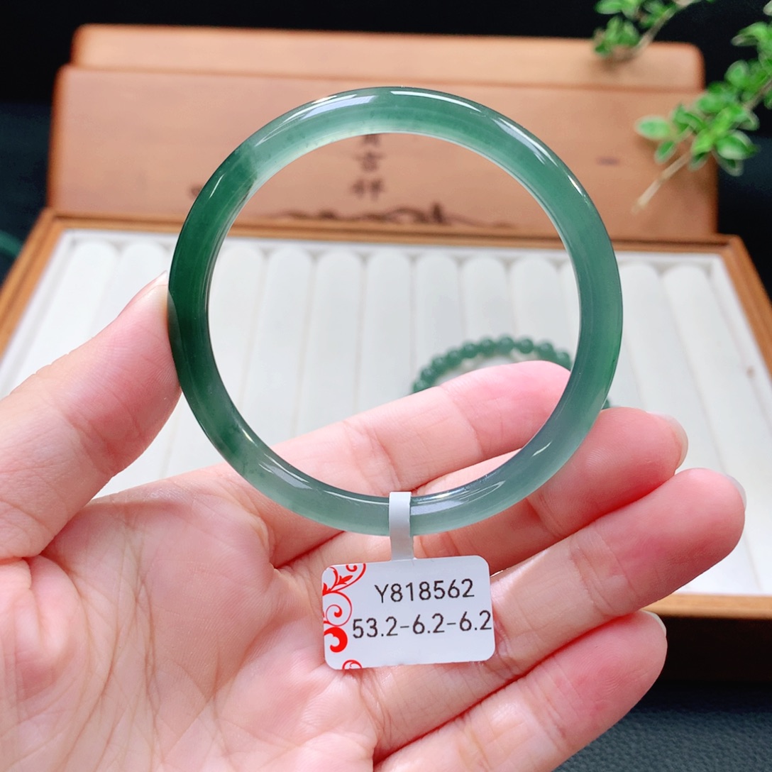 翡翠手镯（圆镯）未镶嵌