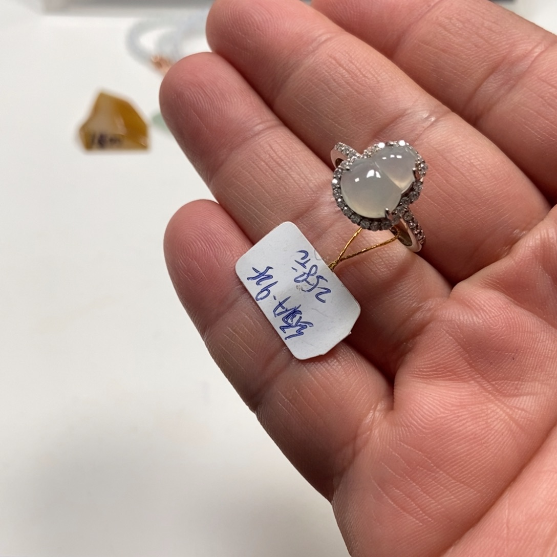 翡翠戒指未镶嵌翡翠