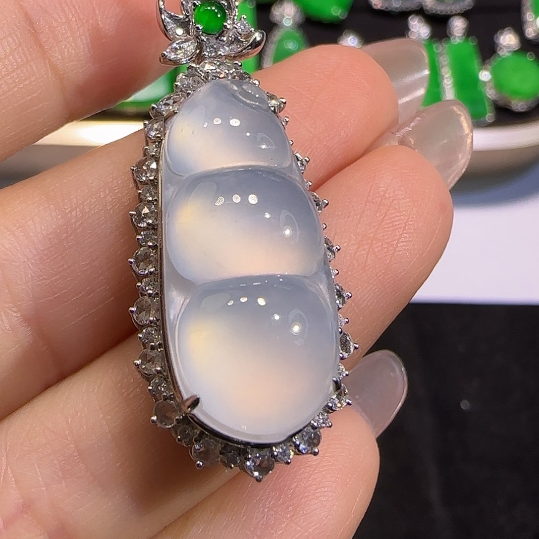 翡翠颈饰18K金镶嵌福豆