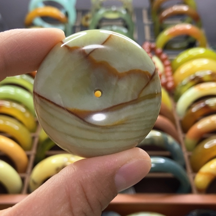 蛇纹石玉手镯未镶嵌