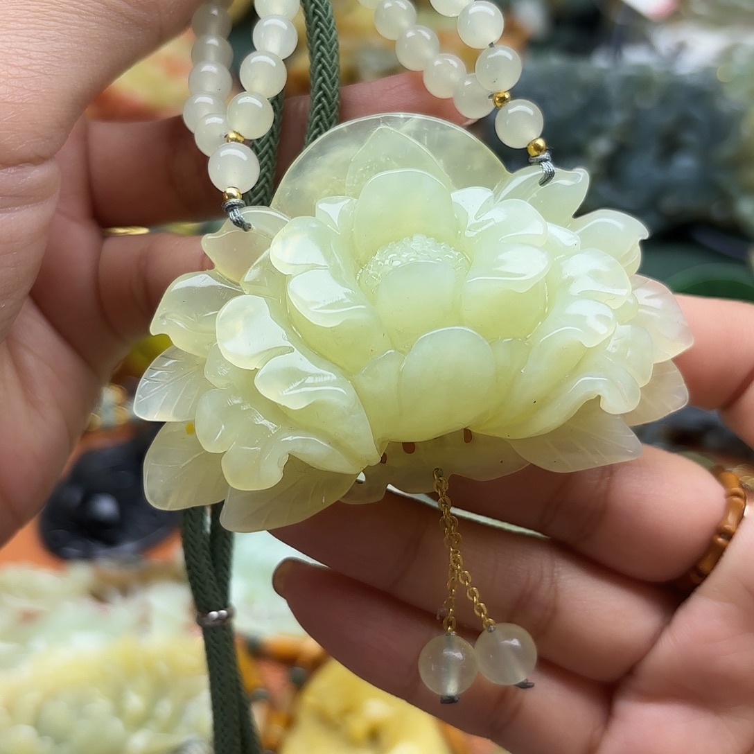 蛇纹石玉未镶嵌吊坠