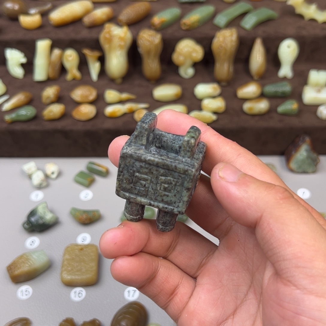 岫岩河磨玉（透闪石质玉）未镶嵌颈饰