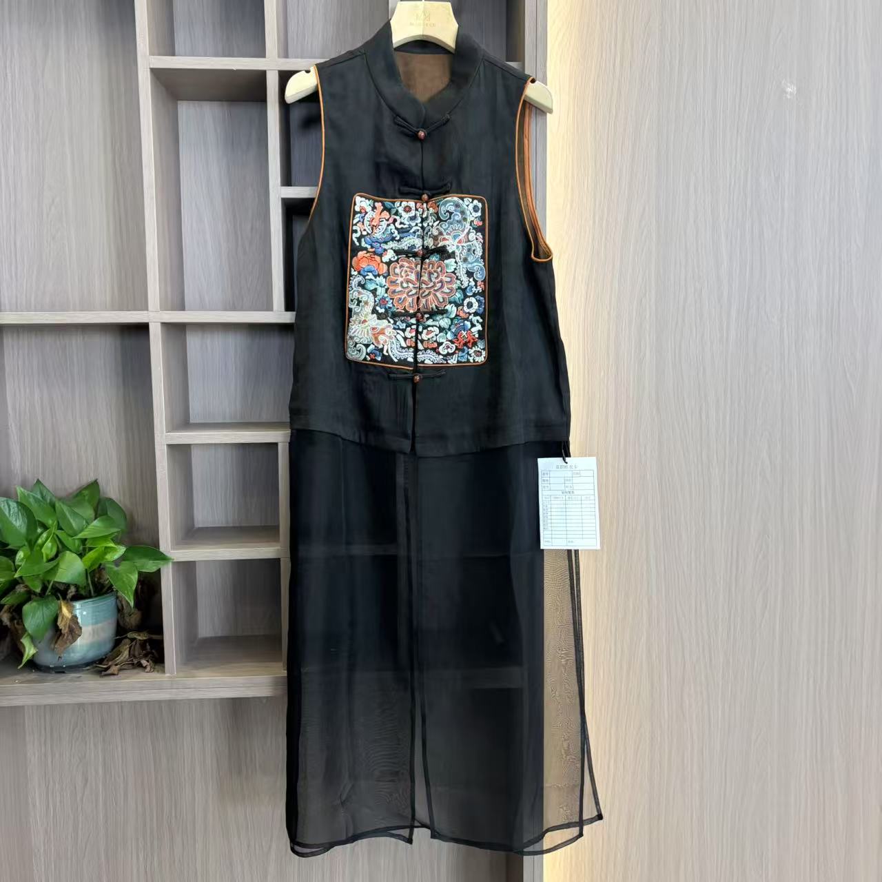 陌妆品牌新款桑蚕丝连衣裙C1039