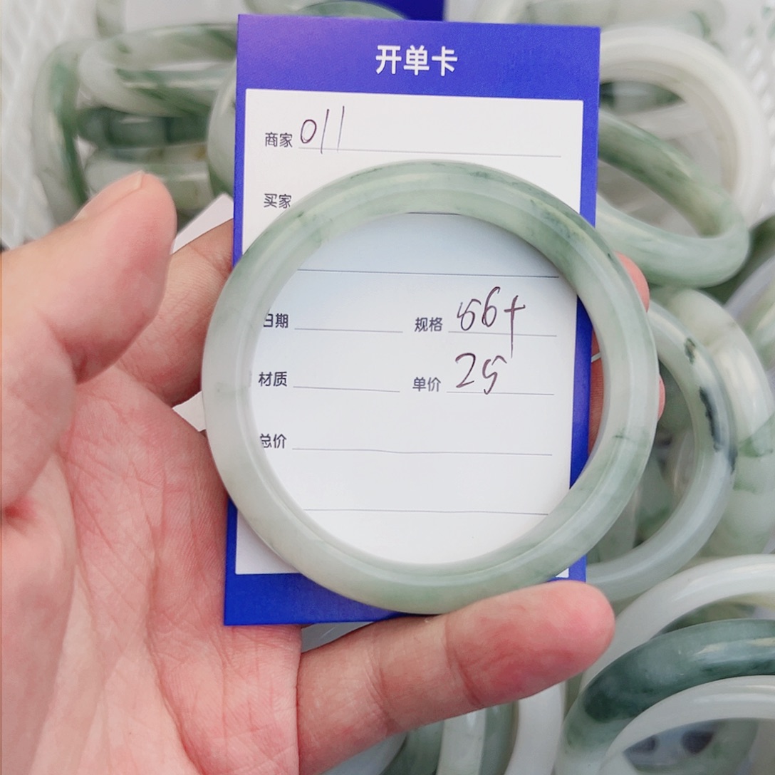 石英质玉手镯未镶嵌