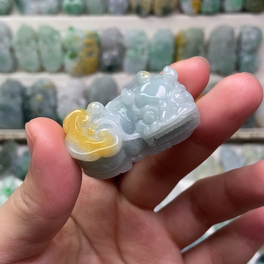 翡翠未镶嵌吊坠(赠链)