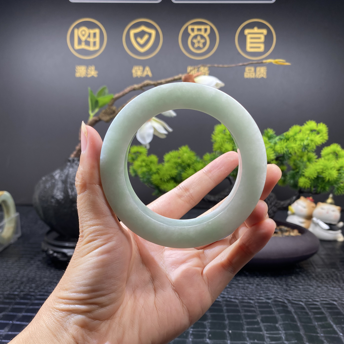 果绿宽版14翡翠手镯定制