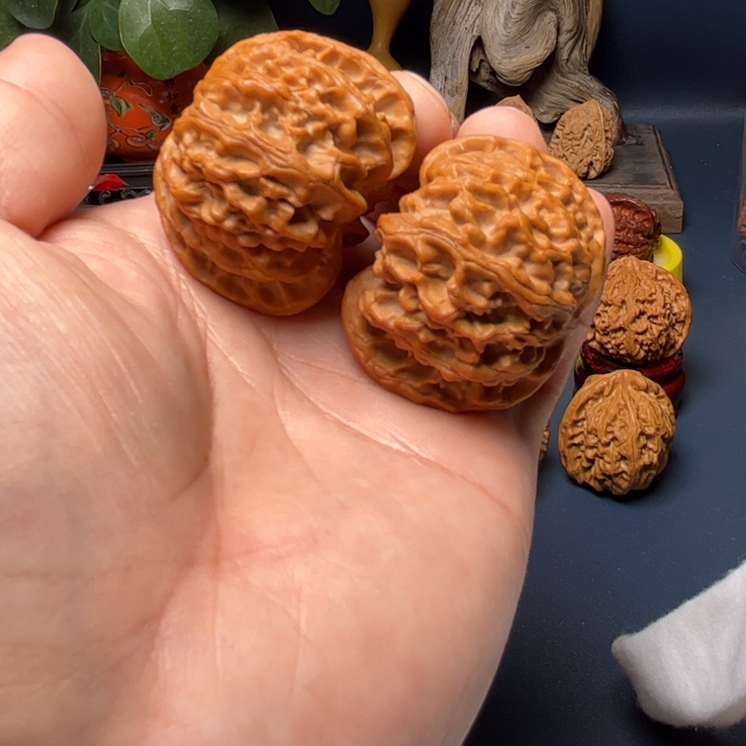 文玩核桃吊坠?***见苹果