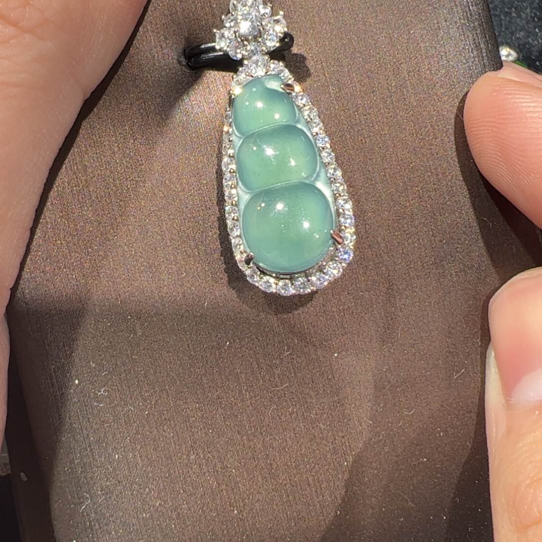 翡翠颈饰银S925镶嵌天然翡翠A货福豆