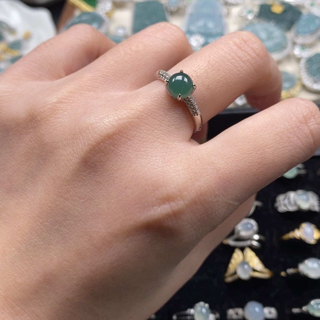 翡翠颈饰未镶嵌翡翠