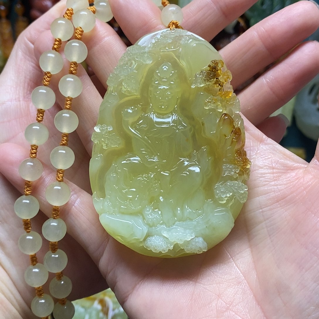 珍****岫玉未镶嵌吊坠(赠链)