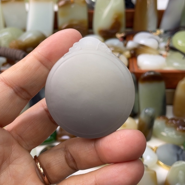 和田玉未镶嵌颈饰