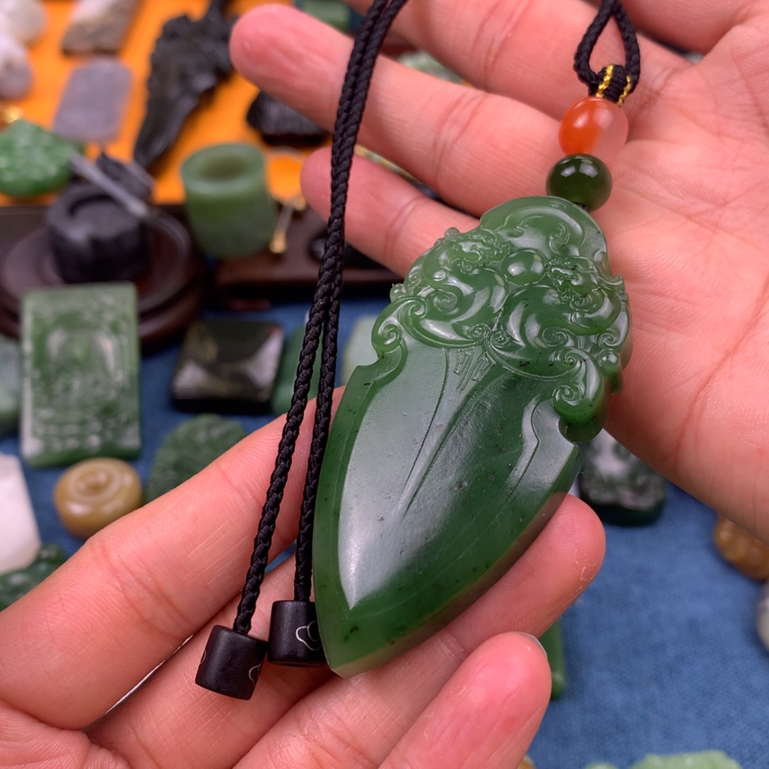 和田玉未镶嵌颈饰