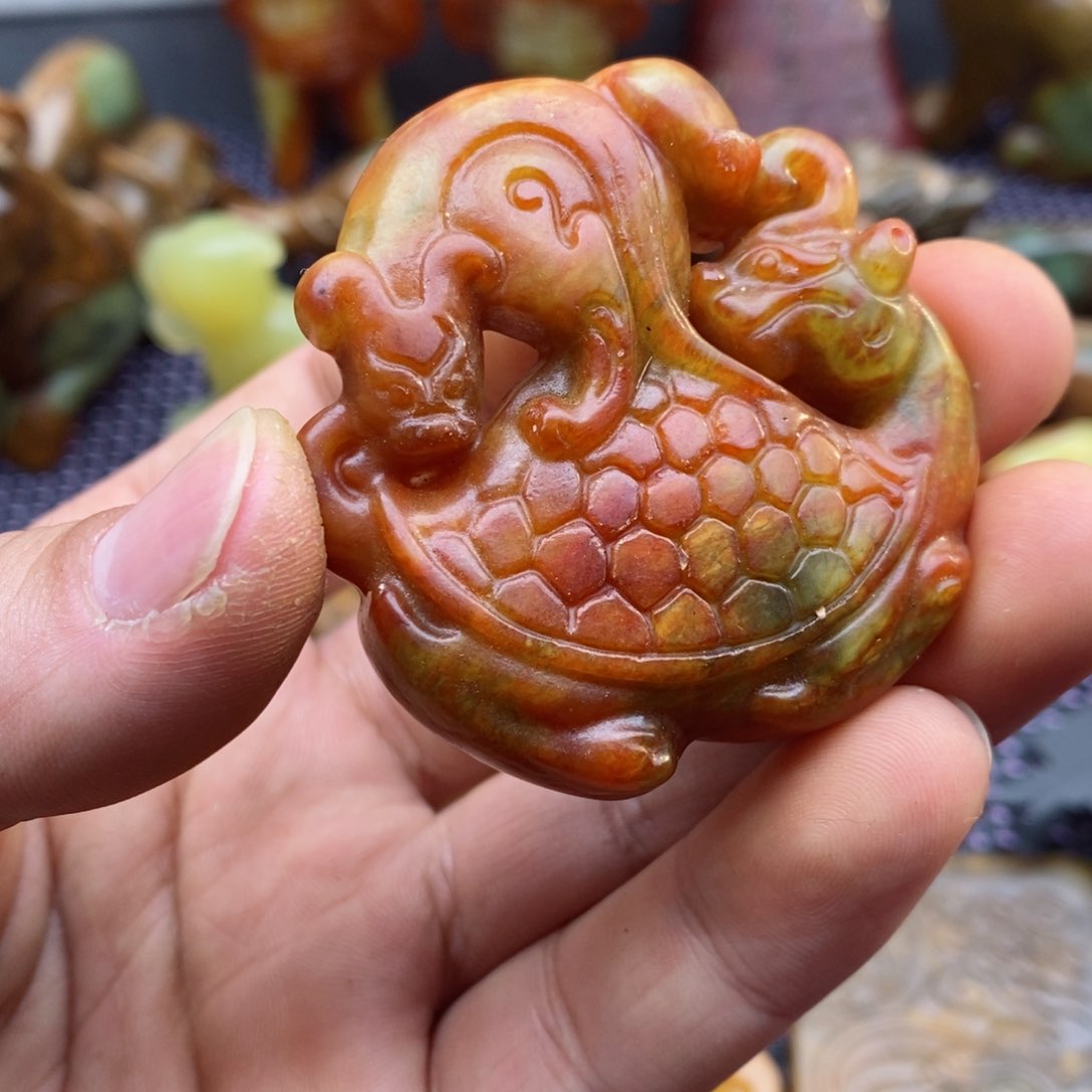 蛇纹石玉颈饰未镶嵌