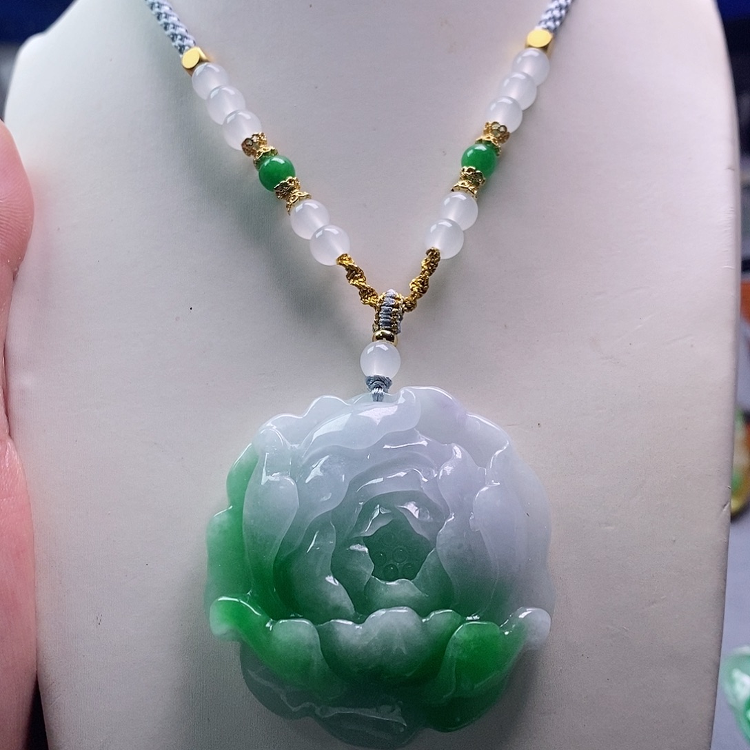 翡翠未镶嵌吊坠(赠链)