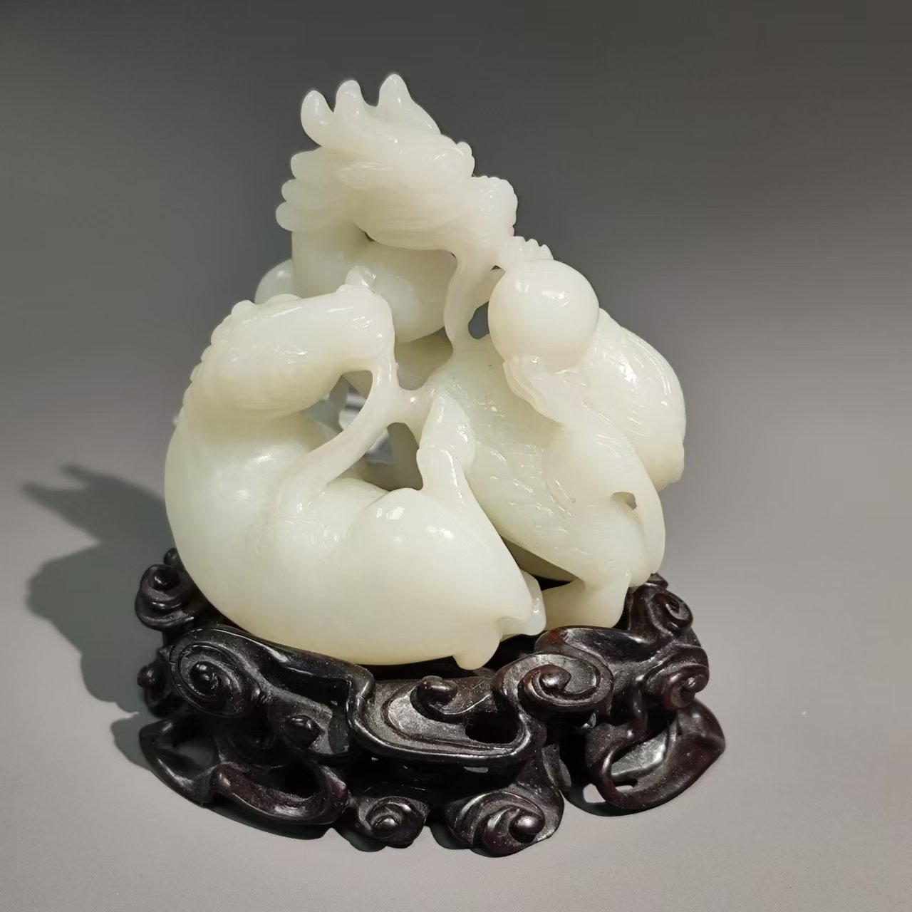 清代和田玉龙马精神摆件