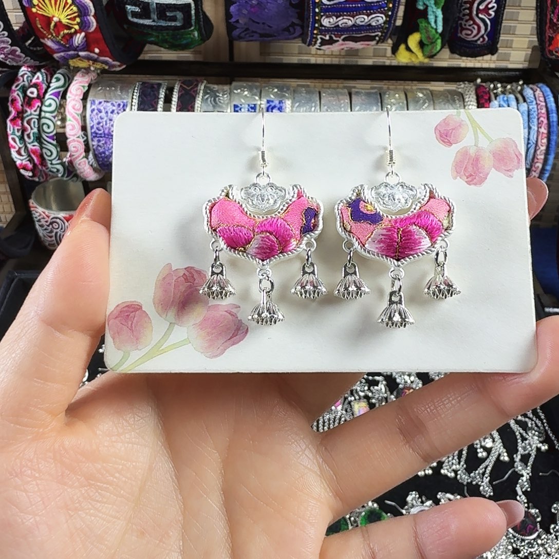 传承非遗刺绣饰品06