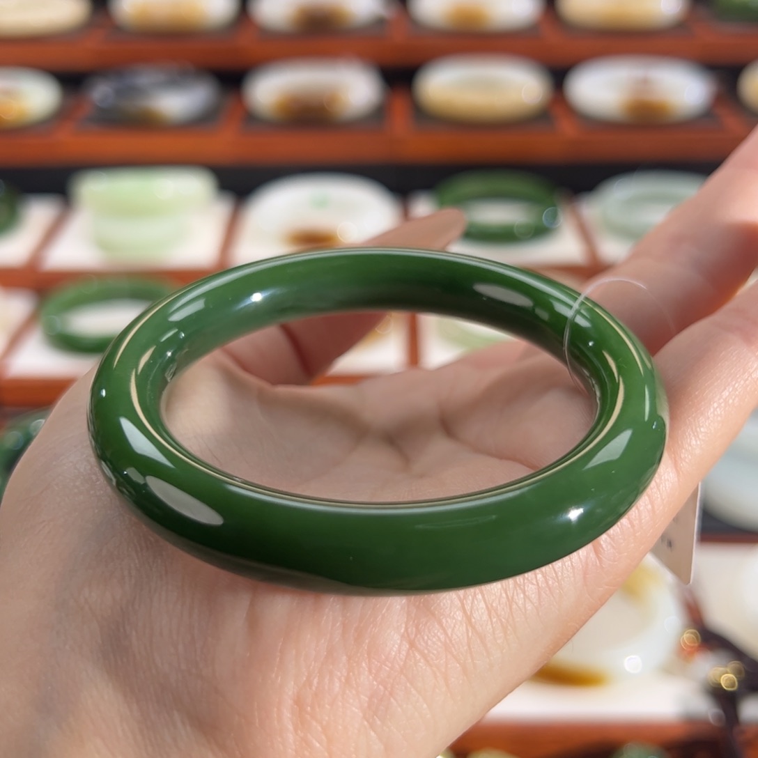 和田玉（碧玉）手镯未镶嵌