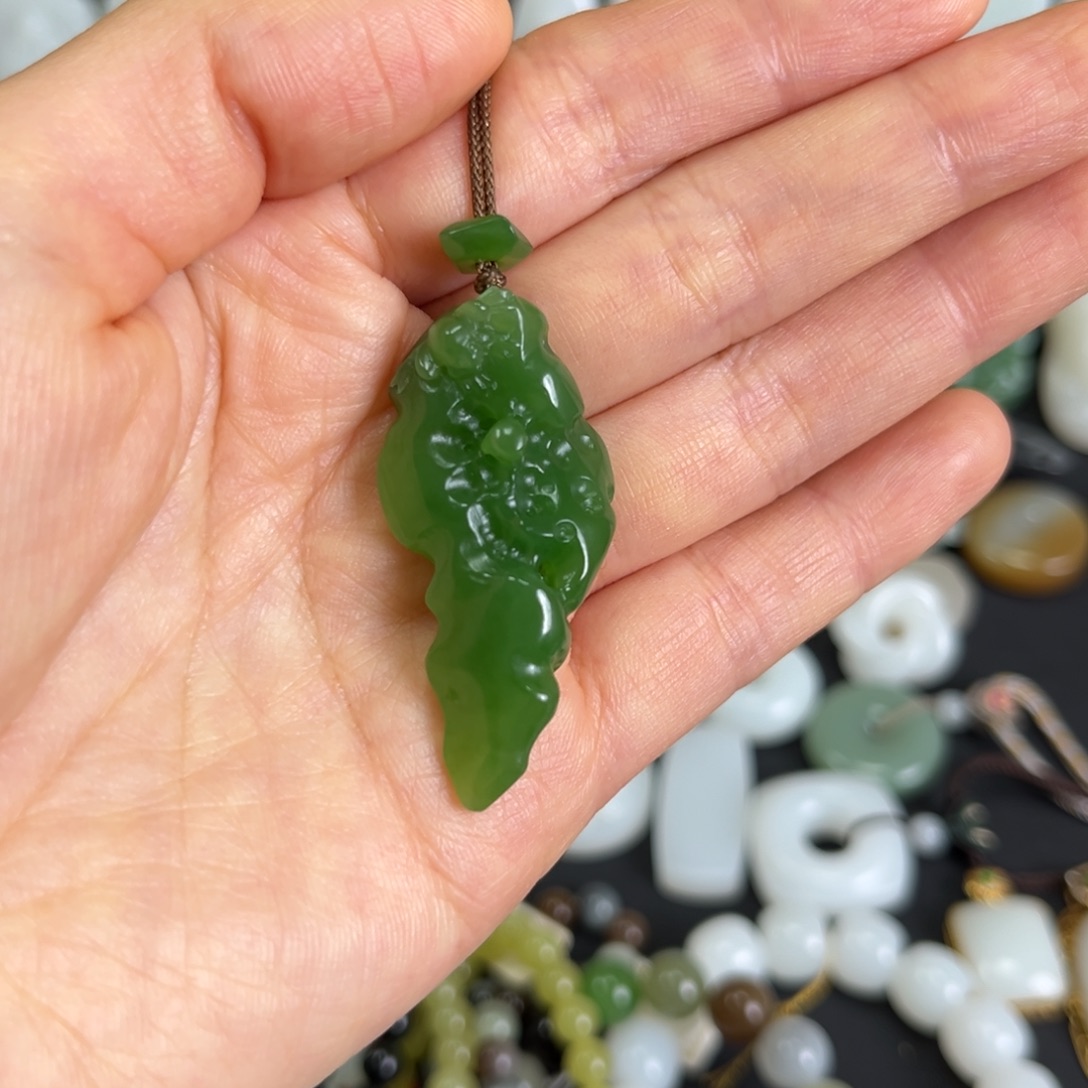 和田玉未镶嵌吊坠(赠链)