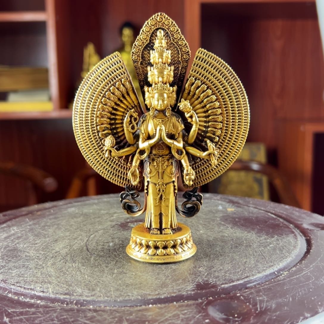 皓**里佛像的造型和造型