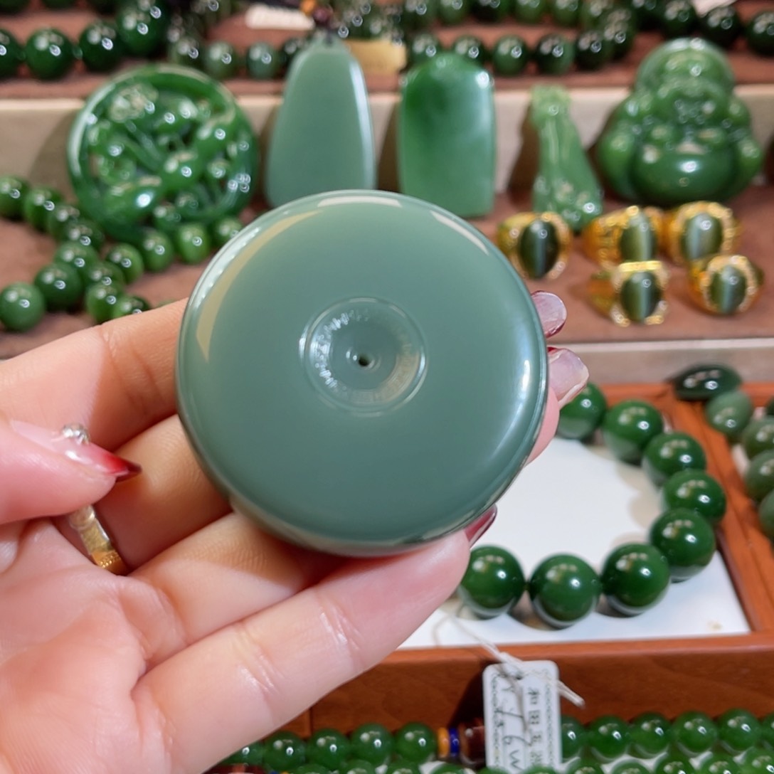 和田玉（碧玉）颈饰未镶嵌维***安