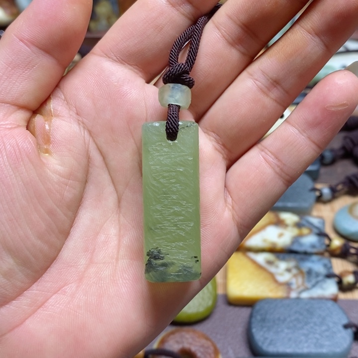 蛇纹石玉挂件未镶嵌