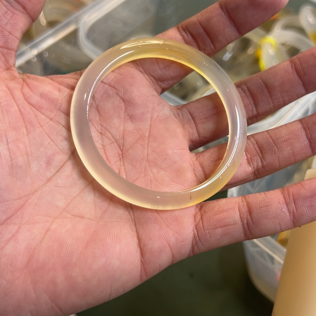 玛瑙/玉髓手镯未镶嵌石***水