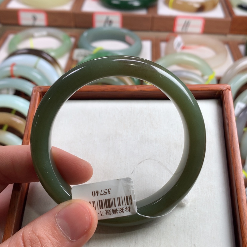【闪购商品】和田玉手镯未镶嵌55